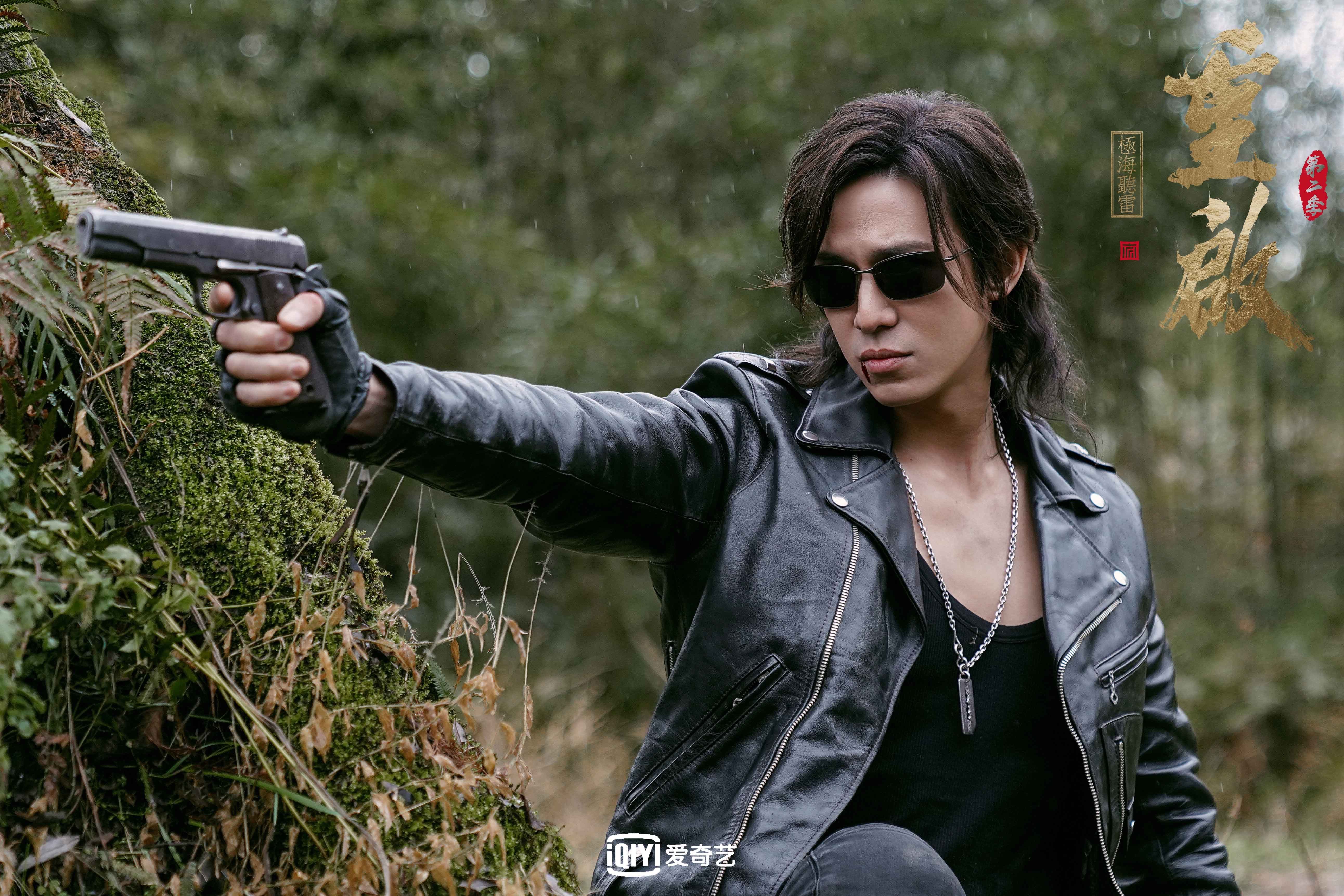 “冰雪奇缘：北极圈极寒赛段的激烈战斗”，冰雪奇缘和北极狐