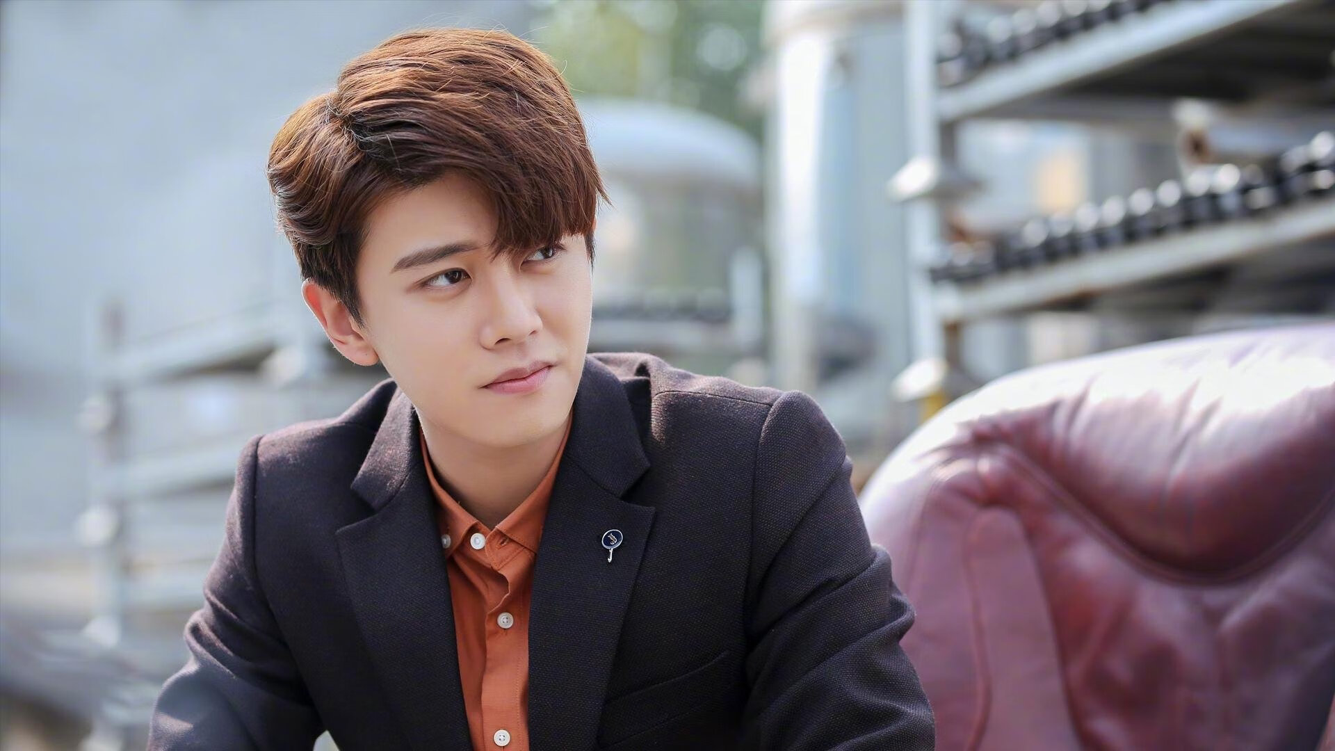 “足球公益活动在贫困地区扎根，普及足球运动”，足球公益活动策划方案