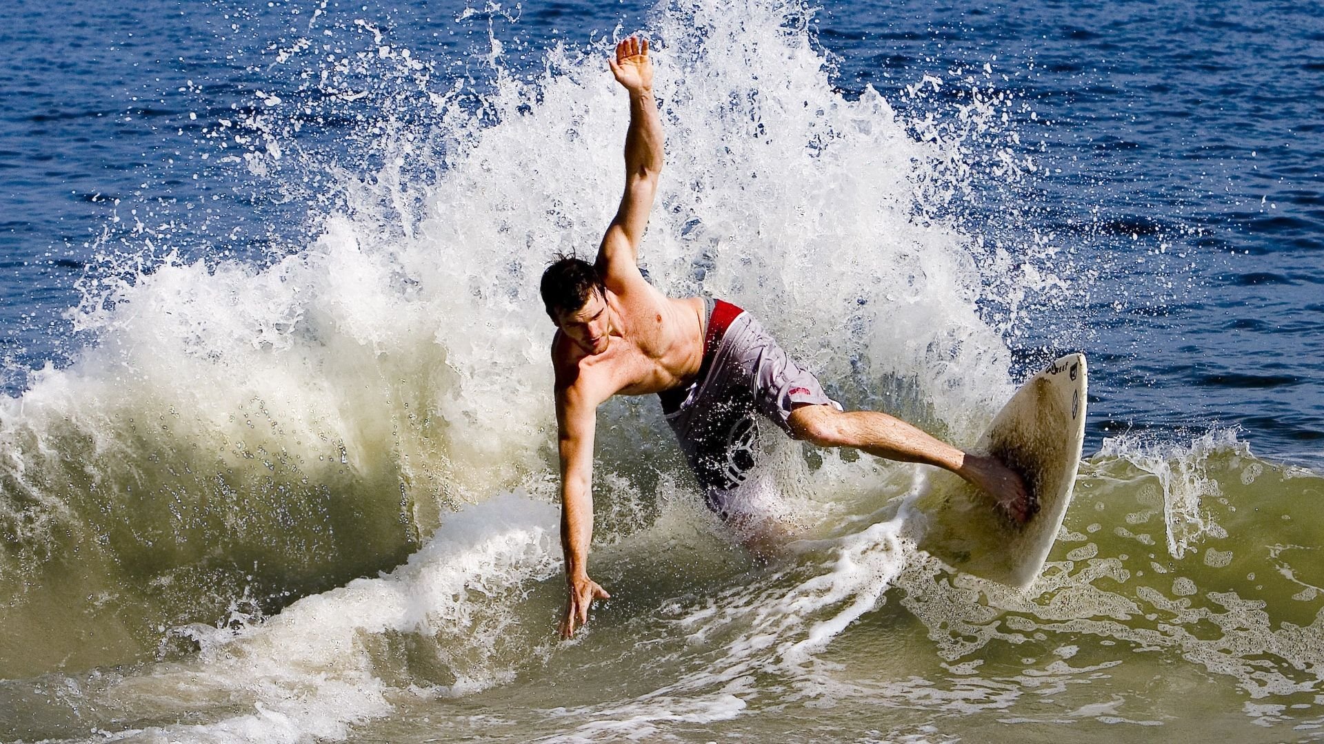 开云平台-《【科技驱动】5G+云技术推动电竞新时代的到来》，云计算 电竞